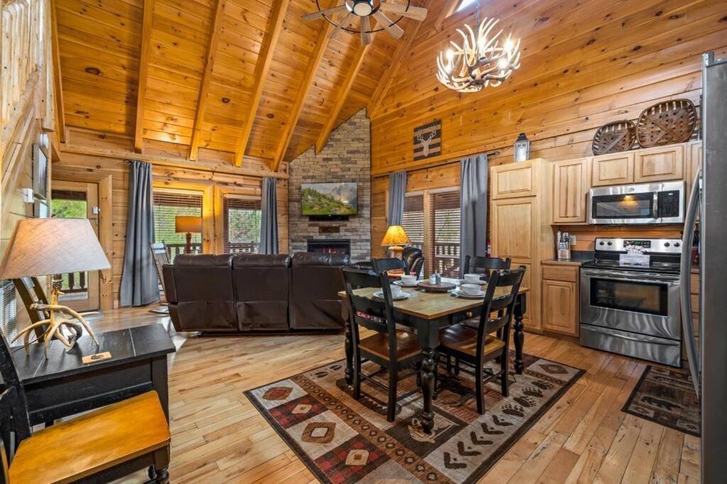 2-Bedroom Cabin With 2 Master Suites, Loft, Half-Bath And Hot Tub In A Serene Resort Setting Sevierville Exterior foto